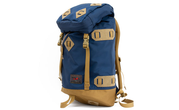 A 3/4 shot of the Guide's Pack in Navy (dark blue) 420 Parapack.